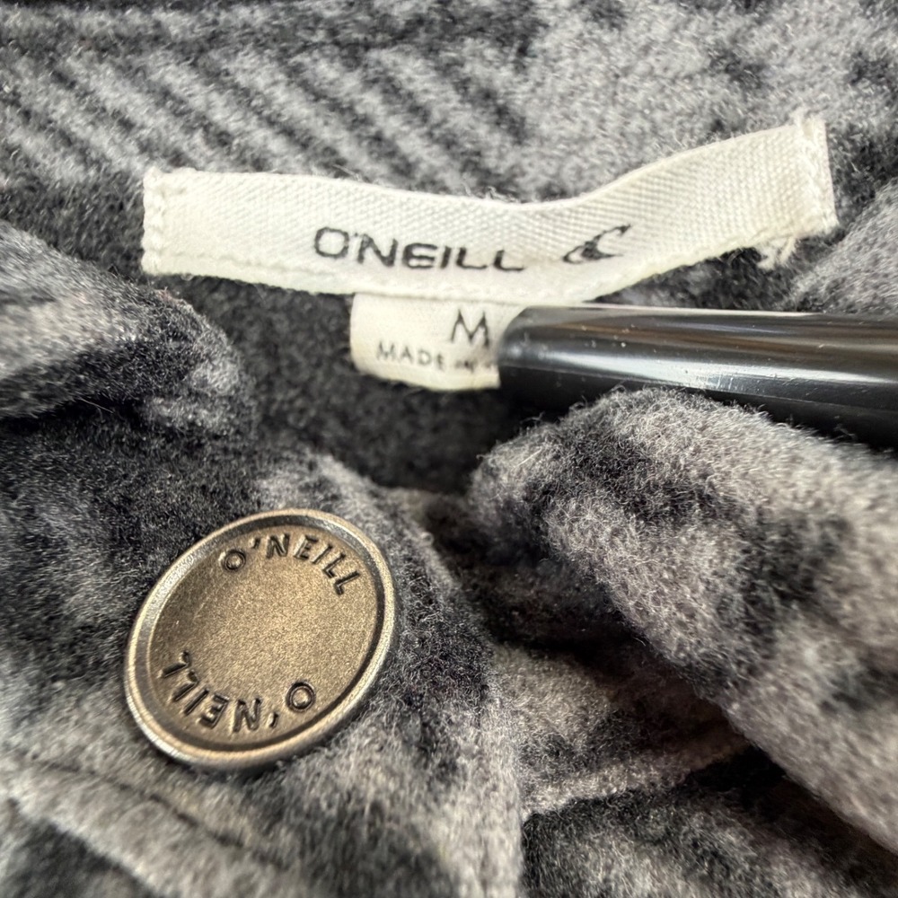 O'Neill Womens Black Grey Plaid Fleece Button Down Shirt Jacket Shacket Size M - Picture 4 of 4
